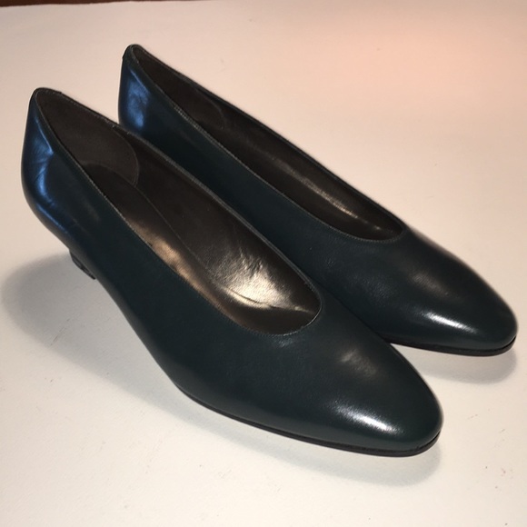 Talbots Spruce Green Heels NIB - Picture 5 of 16